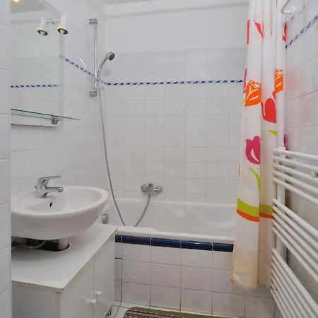 La Caravelle Apartment *