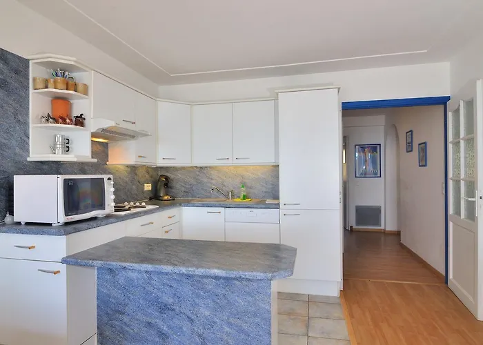 La Caravelle Apartment *