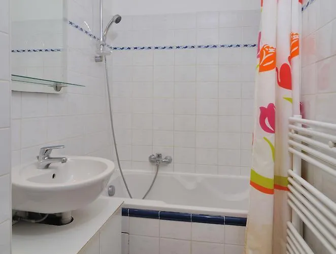 La Caravelle Apartment *